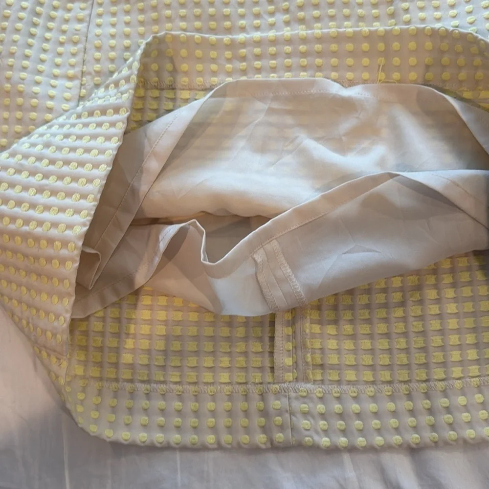 Loft NWOT 🔥sale last chance 🔥cream colored skirt with yellow polkadots